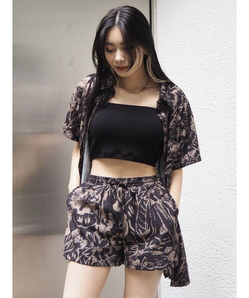 EVRIS（エヴリス）の「original flower ハーフスリーブシャツ【セットアップ着用可能】（シャツ/ブラウス・レディース・ブラック/イエロー/グリーン・FREE）」の5枚目の写真