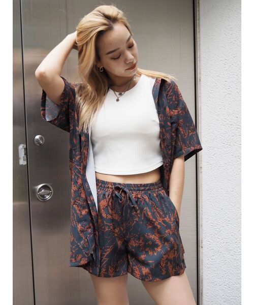 EVRIS（エヴリス）の「original flower ハーフスリーブシャツ【セットアップ着用可能】（シャツ/ブラウス・レディース・ブラック/イエロー/グリーン・FREE）」の16枚目の写真