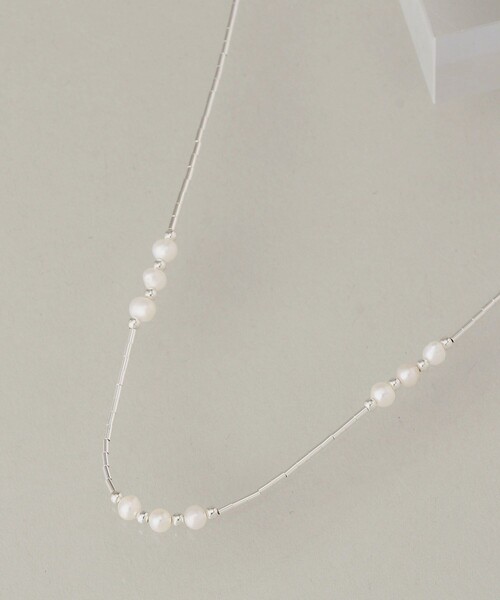Aresense（アーセンス）の「Harpo/アルポ Liquid silver and pearl beads necklace/リキッドシルバー×パールネックレス（ネックレス・レディース・シルバー・ONE SIZE）」の7枚目の写真
