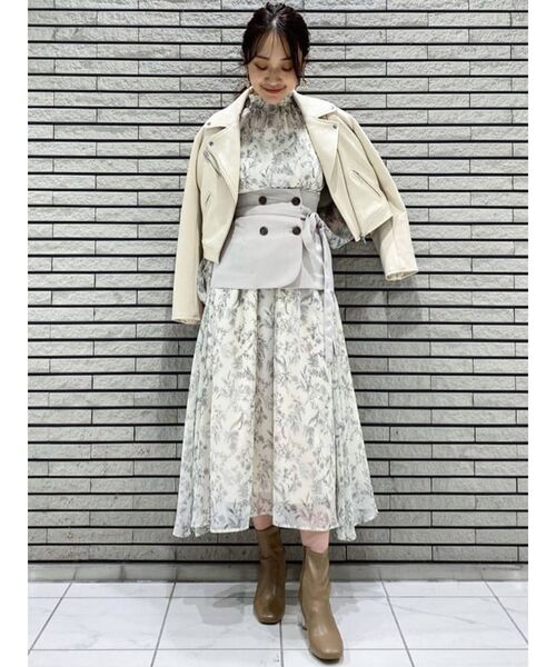 MERCURYDUO（マーキュリーデュオ）の「コルセット付きシャーリングシフォンワンピース（ワンピース・レディース・アイボリー/ブラウン/ベージュ・SMALL/MEDIUM）」の6枚目の写真