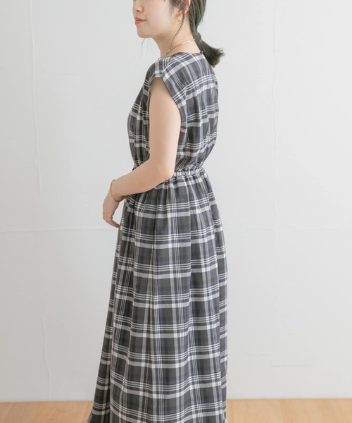 ITEMS URBANRESEARCH(アイテムズ アーバンリサーチ)の「ウエストギャザーチェックワンピース(ワンピース・レディース・オレンジ/ブラック/ネイビー・FREE)」の3枚目の写真