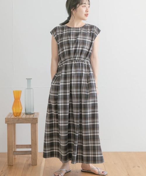 ITEMS URBANRESEARCH(アイテムズ アーバンリサーチ)の「ウエストギャザーチェックワンピース(ワンピース・レディース・オレンジ/ブラック/ネイビー・FREE)」の2枚目の写真