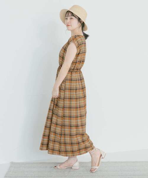 ITEMS URBANRESEARCH(アイテムズ アーバンリサーチ)の「ウエストギャザーチェックワンピース(ワンピース・レディース・オレンジ/ブラック/ネイビー・FREE)」の22枚目の写真