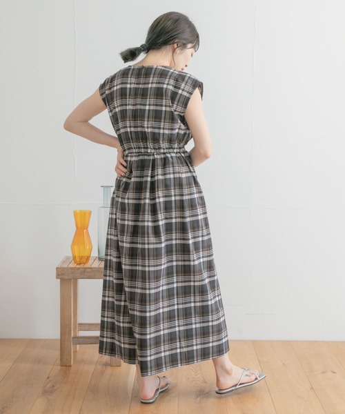 ITEMS URBANRESEARCH(アイテムズ アーバンリサーチ)の「ウエストギャザーチェックワンピース(ワンピース・レディース・オレンジ/ブラック/ネイビー・FREE)」の4枚目の写真