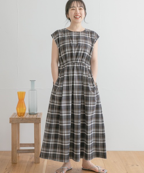 ITEMS URBANRESEARCH(アイテムズ アーバンリサーチ)の「ウエストギャザーチェックワンピース(ワンピース・レディース・オレンジ/ブラック/ネイビー・FREE)」の5枚目の写真
