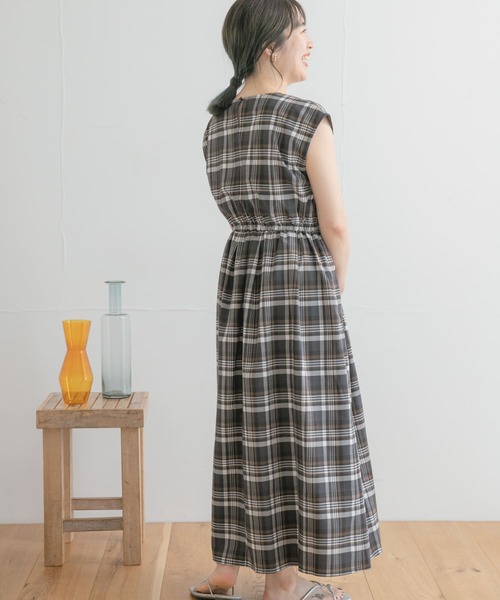 ITEMS URBANRESEARCH(アイテムズ アーバンリサーチ)の「ウエストギャザーチェックワンピース(ワンピース・レディース・オレンジ/ブラック/ネイビー・FREE)」の8枚目の写真