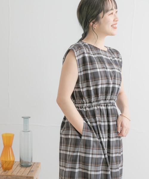 ITEMS URBANRESEARCH(アイテムズ アーバンリサーチ)の「ウエストギャザーチェックワンピース(ワンピース・レディース・オレンジ/ブラック/ネイビー・FREE)」の10枚目の写真