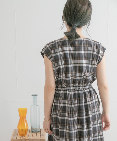 ITEMS URBANRESEARCH(アイテムズ アーバンリサーチ)の「ウエストギャザーチェックワンピース(ワンピース・レディース・オレンジ/ブラック/ネイビー・FREE)」の11枚目の写真