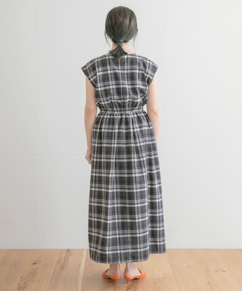 ITEMS URBANRESEARCH(アイテムズ アーバンリサーチ)の「ウエストギャザーチェックワンピース(ワンピース・レディース・オレンジ/ブラック/ネイビー・FREE)」の14枚目の写真