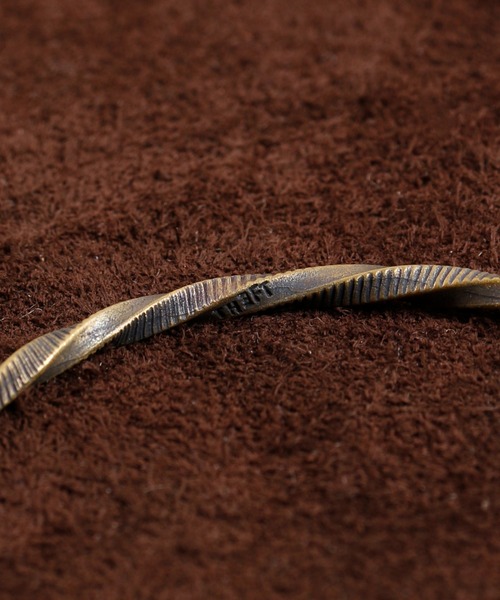 THEFT（セフト）の「THEFT セフト / LINE TWIST BANGLE ラインツイストバングル ブレスレット / TBG-22-04（バングル/リストバンド・メンズ・ゴールド・FREE）」の6枚目の写真