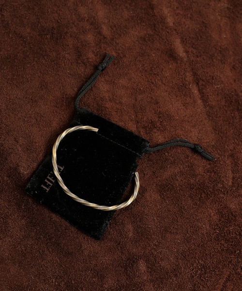 THEFT（セフト）の「THEFT セフト / LINE TWIST BANGLE ラインツイストバングル ブレスレット / TBG-22-04（バングル/リストバンド・メンズ・ゴールド・FREE）」の4枚目の写真