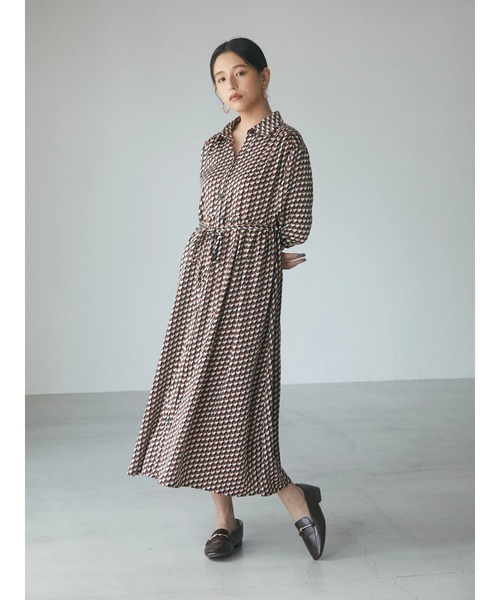 armonia（アルモニーア）の「armonia.レトロ柄リラックスワンピース（ワンピース・レディース・バーガンディー/ブラック/ネイビー・FREE）」の2枚目の写真