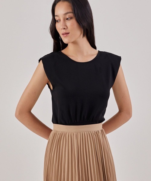 Love,Bonito(ラブボニート)の「マディソン Vバック トップス(その他トップス・レディース・ブラック/グリーン・MEDIUM/SMALL/LARGE)」の1枚目の写真