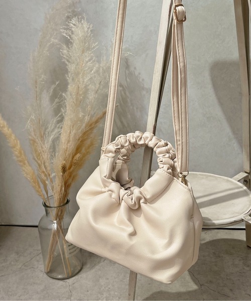 apres jour clair（アプレジュールクレア）の「【apres jour clair×ARIAZ】クシュクシュハンドBAG（ハンドバッグ・レディース・アイボリー・FREE）」の2枚目の写真