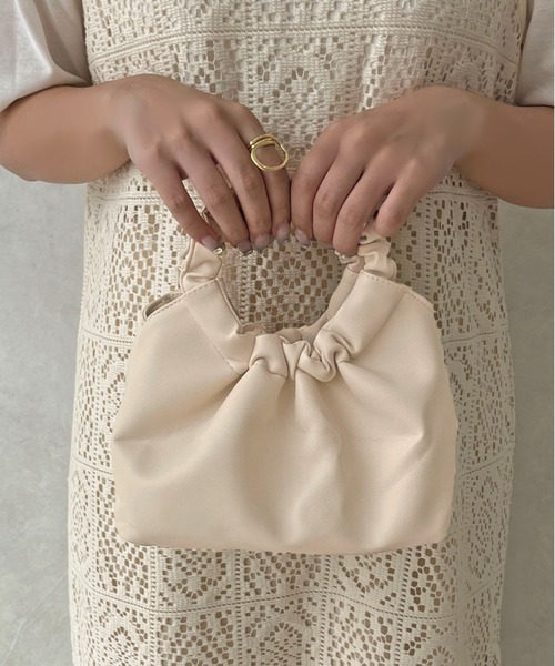 apres jour clair（アプレジュールクレア）の「【apres jour clair×ARIAZ】クシュクシュハンドBAG（ハンドバッグ・レディース・アイボリー・FREE）」の3枚目の写真