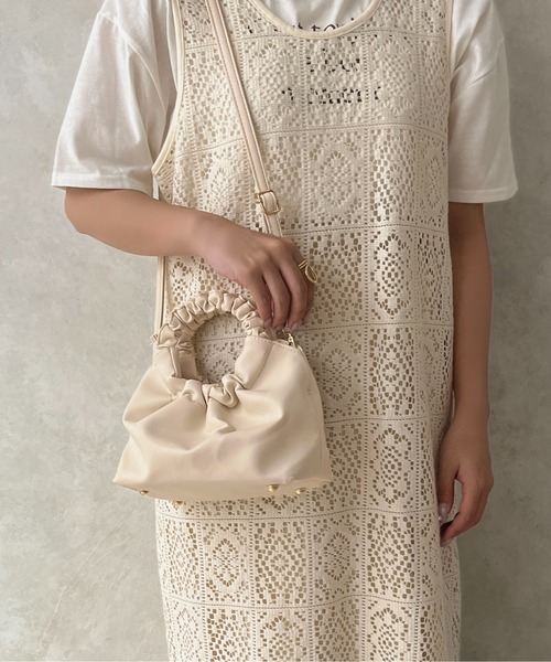 apres jour clair（アプレジュールクレア）の「【apres jour clair×ARIAZ】クシュクシュハンドBAG（ハンドバッグ・レディース・アイボリー・FREE）」の4枚目の写真