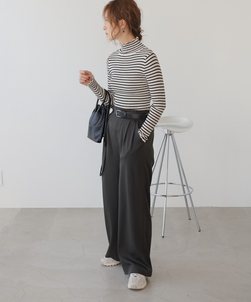 frames RAY CASSIN（フレームスレイカズン）の「WEB限定　配色メローリブタートルニット（ニット/セーター・レディース・ブラック/キナリ/ライトパープル/イエロー×グリーン/ブラック系/グレー系/グリーン系・FREE）」の10枚目の写真