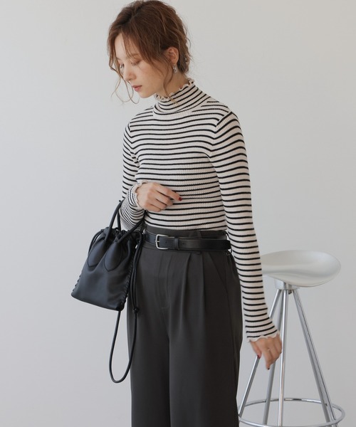 frames RAY CASSIN（フレームスレイカズン）の「WEB限定　配色メローリブタートルニット（ニット/セーター・レディース・ブラック/キナリ/ライトパープル/イエロー×グリーン/ブラック系/グレー系/グリーン系・FREE）」の11枚目の写真