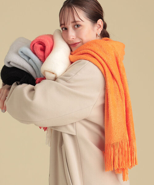 Ray BEAMS(レイビームス)の「Ray BEAMS / 無地 カラー ロング マフラー(マフラー・レディース・ライトグレー/ピンク/オレンジ/ブラック/サックスブルー/オフホワイト・ONE SIZE)」の6枚目の写真