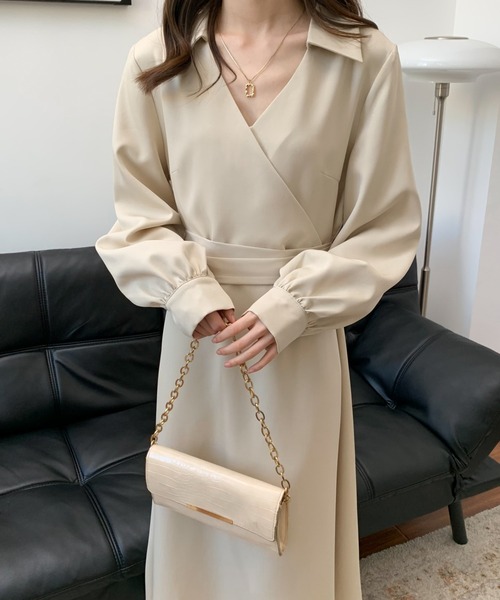 ECLIN(エクラン)の「バックリボンAラインカシュクールワンピース(ワンピース・レディース・ブラック/ベージュ/モカ・FREE)」の3枚目の写真