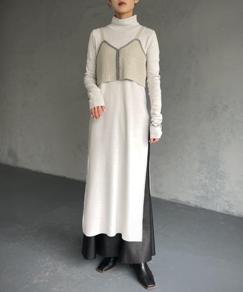&g'aime(アンジェム)の「【&g’aime】ビスチェ付きロングニット/2piece(チュニック・レディース・グレイッシュベージュ/ブラック・FREE)」の15枚目の写真