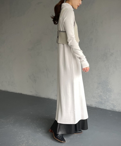 &g'aime(アンジェム)の「【&g’aime】ビスチェ付きロングニット/2piece(チュニック・レディース・グレイッシュベージュ/ブラック・FREE)」の21枚目の写真