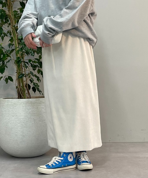 un dix cors(アンディコール)の「シーズンライクなコーデュロイ素材のスカート コーデュロイナロースカート(スカート・レディース・アイボリー/ピンク/チャコールグレー・FREE)」の4枚目の写真