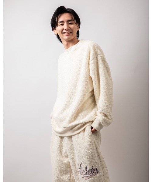 Beno(ビーノ)の「シルキーボア オーバーシルエット クルーネックトレーナー(スウェット・メンズ・オフホワイト/ブラック/イエロー/グリーン/ピンクベージュ・L/M)」の8枚目の写真