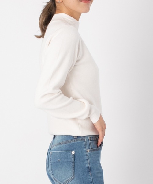 attiree（アティレー）の「【なめらかカシミヤタッチ】ハイネックニット（ニット/セーター・レディース・ブルー/グリーン/アイボリー/レッド/ブラック/グレイッシュベージュ/ボルドー/ダークブルー・MEDIUM/LARGE/SMALL）」の15枚目の写真