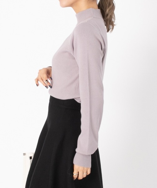 attiree（アティレー）の「【なめらかカシミヤタッチ】ハイネックニット（ニット/セーター・レディース・ブルー/グリーン/アイボリー/レッド/ブラック/グレイッシュベージュ/ボルドー/ダークブルー・MEDIUM/LARGE/SMALL）」の16枚目の写真