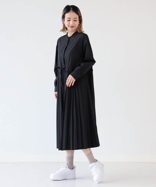 Ray BEAMS(レイビームス)の「Ray BEAMS / プリーツ キリカエ バンドカラー ワンピース(ワンピース・レディース・ブラック/ベージュ/ラベンダー・ONE SIZE)」の4枚目の写真