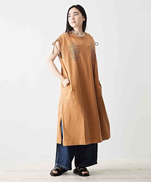 TOBILA（トビラ）の「無地コットン天竺コード刺繍ワンピース（ワンピース・レディース・スミクロ/オレンジ/ブルー・M）」の3枚目の写真