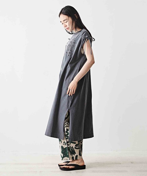 TOBILA（トビラ）の「無地コットン天竺コード刺繍ワンピース（ワンピース・レディース・スミクロ/オレンジ/ブルー・M）」の7枚目の写真