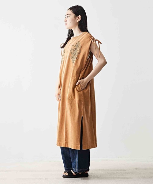 TOBILA（トビラ）の「無地コットン天竺コード刺繍ワンピース（ワンピース・レディース・スミクロ/オレンジ/ブルー・M）」の10枚目の写真
