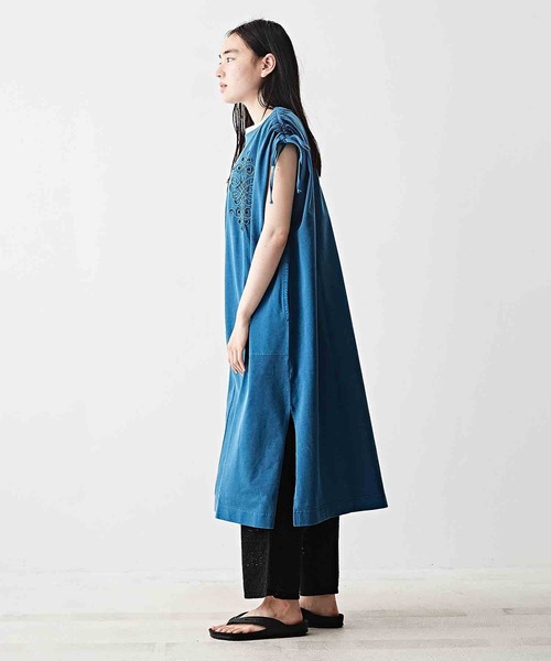 TOBILA（トビラ）の「無地コットン天竺コード刺繍ワンピース（ワンピース・レディース・スミクロ/オレンジ/ブルー・M）」の14枚目の写真