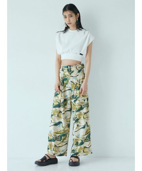 MURUA（ムルーア）の「【WEB限定】インクプリントタックワイドパンツ（スラックス・レディース・グリーン/ネイビー・FREE）」の3枚目の写真