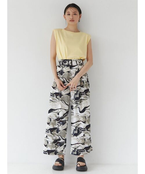 MURUA（ムルーア）の「【WEB限定】インクプリントタックワイドパンツ（スラックス・レディース・グリーン/ネイビー・FREE）」の5枚目の写真