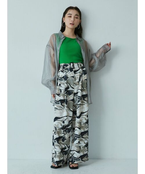 MURUA（ムルーア）の「【WEB限定】インクプリントタックワイドパンツ（スラックス・レディース・グリーン/ネイビー・FREE）」の7枚目の写真