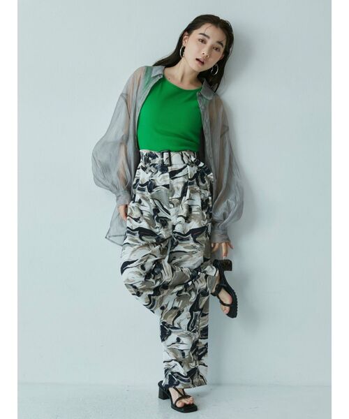 MURUA（ムルーア）の「【WEB限定】インクプリントタックワイドパンツ（スラックス・レディース・グリーン/ネイビー・FREE）」の8枚目の写真