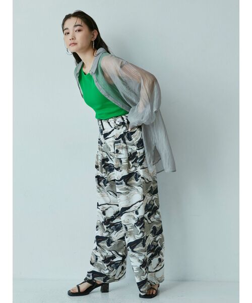 MURUA（ムルーア）の「【WEB限定】インクプリントタックワイドパンツ（スラックス・レディース・グリーン/ネイビー・FREE）」の10枚目の写真