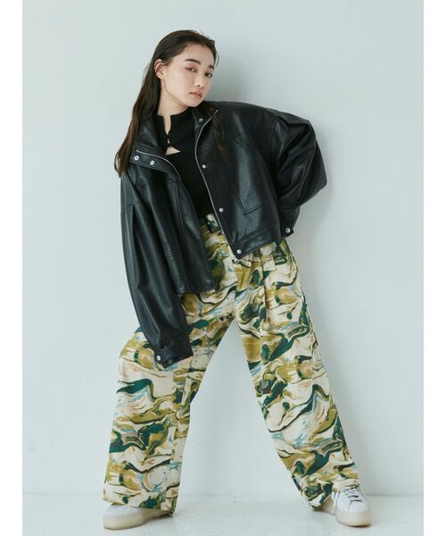 MURUA（ムルーア）の「【WEB限定】インクプリントタックワイドパンツ（スラックス・レディース・グリーン/ネイビー・FREE）」の11枚目の写真