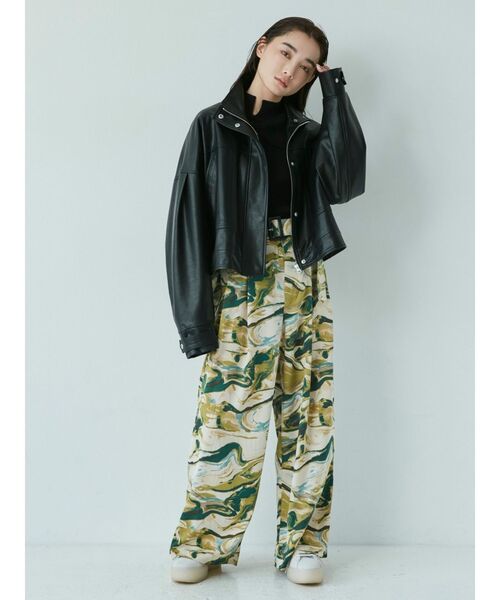 MURUA（ムルーア）の「【WEB限定】インクプリントタックワイドパンツ（スラックス・レディース・グリーン/ネイビー・FREE）」の12枚目の写真