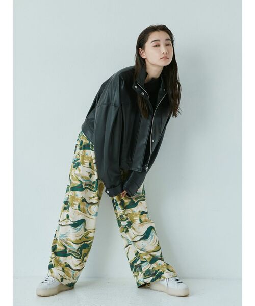 MURUA（ムルーア）の「【WEB限定】インクプリントタックワイドパンツ（スラックス・レディース・グリーン/ネイビー・FREE）」の14枚目の写真