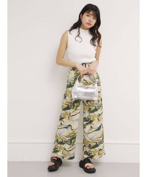 MURUA（ムルーア）の「【WEB限定】インクプリントタックワイドパンツ（スラックス・レディース・グリーン/ネイビー・FREE）」の16枚目の写真