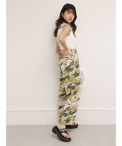 MURUA（ムルーア）の「【WEB限定】インクプリントタックワイドパンツ（スラックス・レディース・グリーン/ネイビー・FREE）」の17枚目の写真