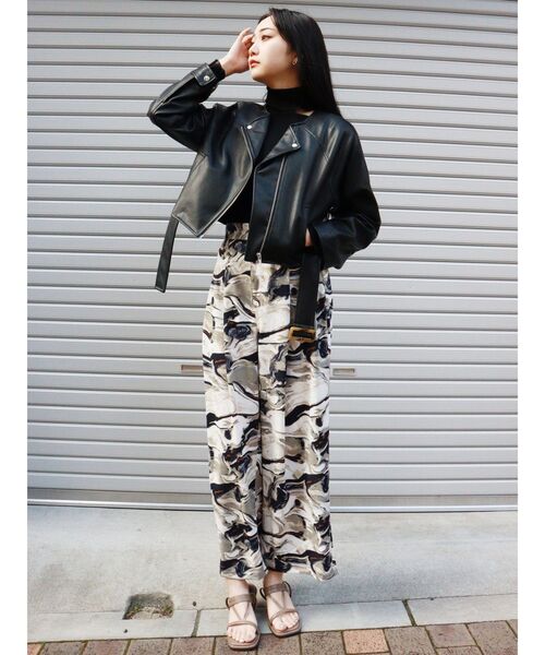 MURUA（ムルーア）の「【WEB限定】インクプリントタックワイドパンツ（スラックス・レディース・グリーン/ネイビー・FREE）」の22枚目の写真