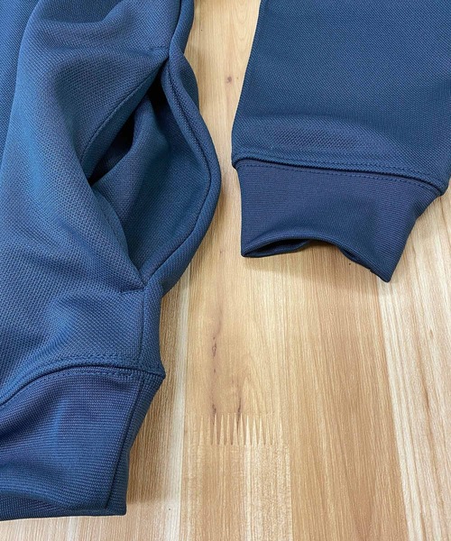 TopIsm(トップイズム)の「TECHダンボール素材 無地 ハーフZIPスウェット(スウェット・メンズ・ブルーグリーン/ブラック/ライトグレー/モカ・M/L)」の17枚目の写真