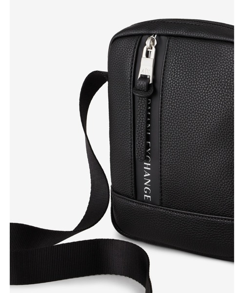 ARMANI EXCHANGE（アルマーニエクスチェンジ）の「【A|X アルマーニ エクスチェンジ】ロゴショルダーバッグ（ショルダーバッグ・メンズ・ブラック・FREE）」の5枚目の写真