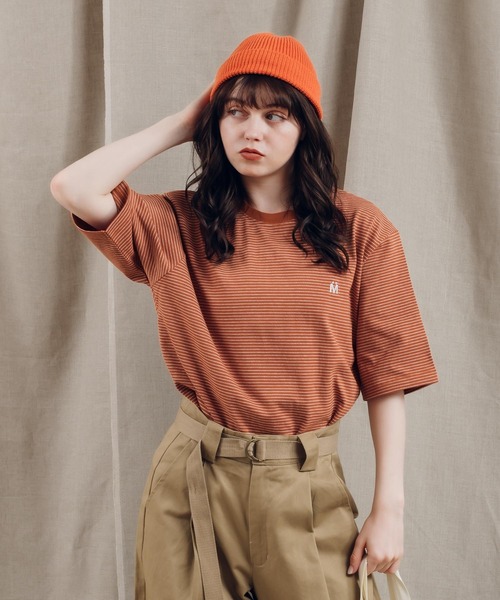 MUHET(ミュエータ)の「ロゴ刺繍Tシャツ(Tシャツ/カットソー・レディース・オレンジ系その他/ブルー/オフホワイト/ブラック・MEDIUM/X-LARGE)」の4枚目の写真
