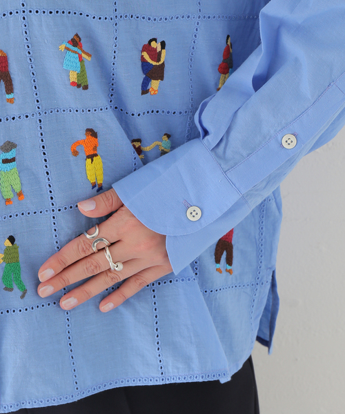 mii（ミー）の「【Mii / ミイ】 HANDEMBROIDERED COTTON SHIRT：シャツ（シャツ/ブラウス・レディース・サックスブルー・SMALL）」の5枚目の写真